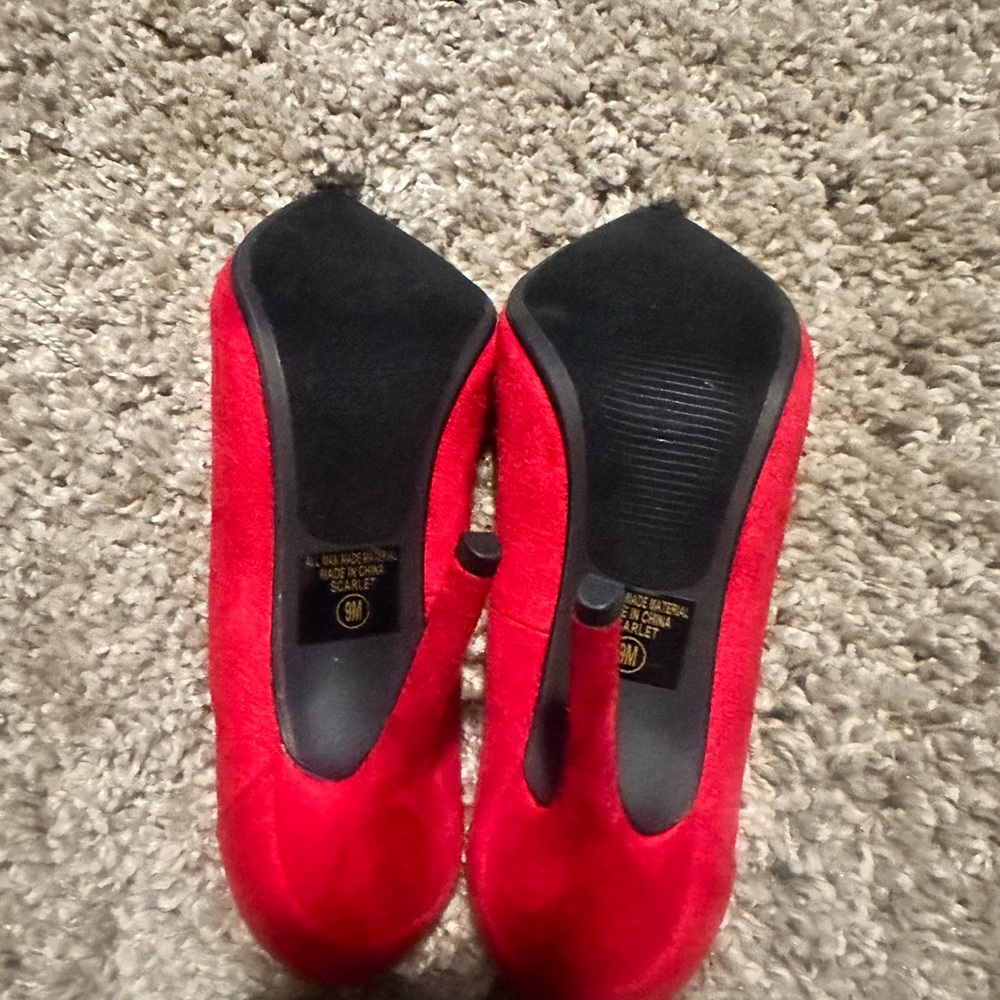 New Red pumps - Picture 7 of 8